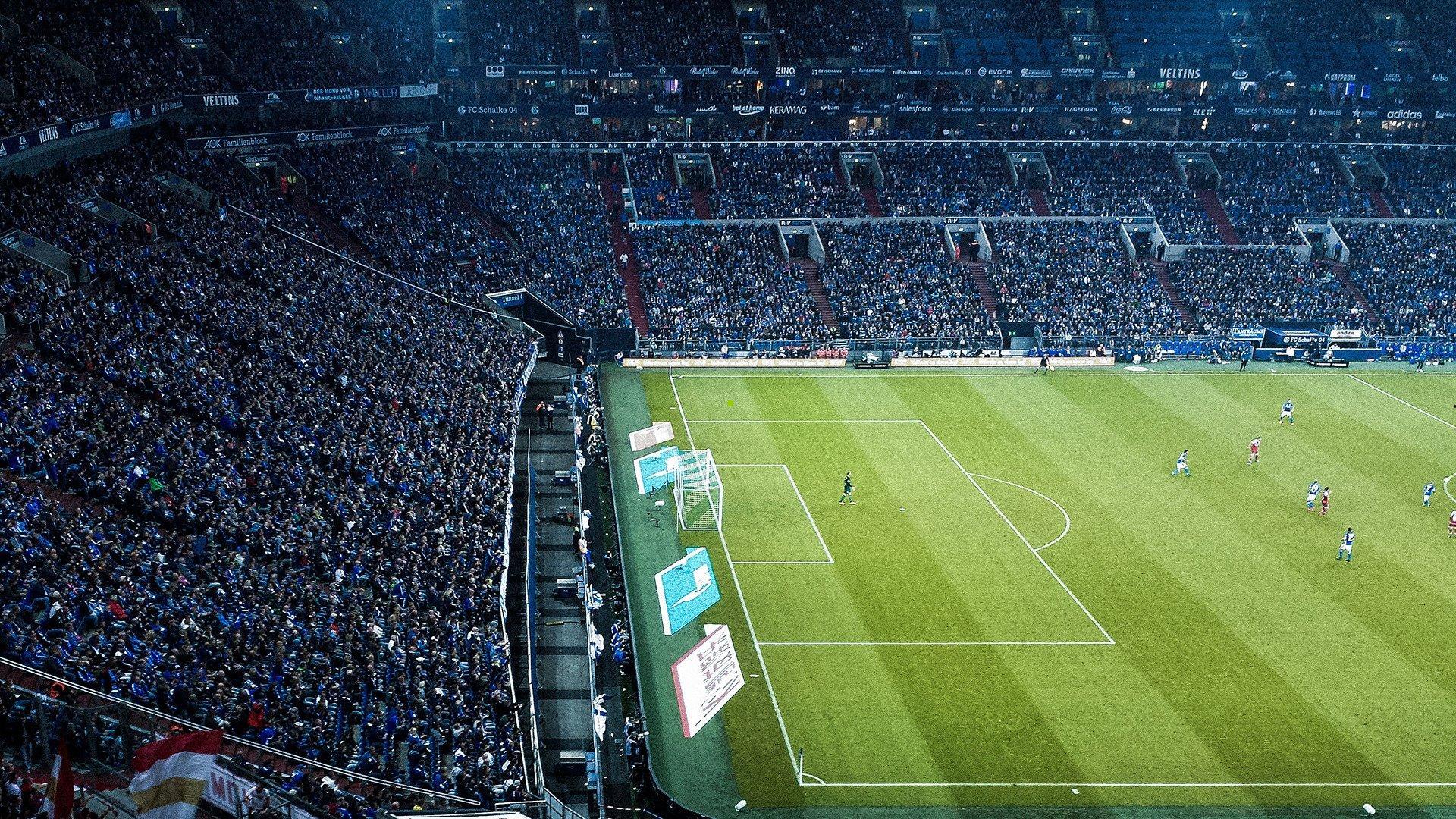 欧冠奇迹夜！巴萨后卫3分钟双响导演2-1惊天逆转，历史首人助球队逼近八强